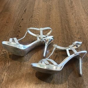 MICHAEL KORS Yvonne Platform Silver Sandals 6.5
